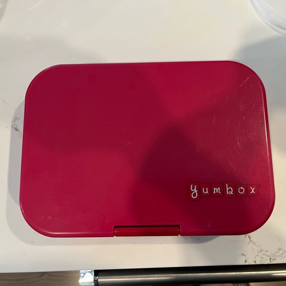 Yumbox Original 6 Compartment Raspberry Pink - Picture 2 of 3